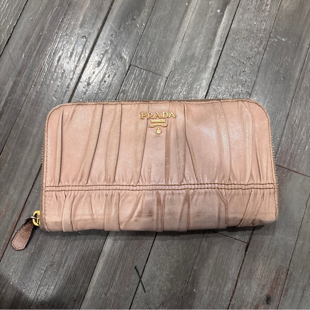 Prada Women's rose leather Wallet